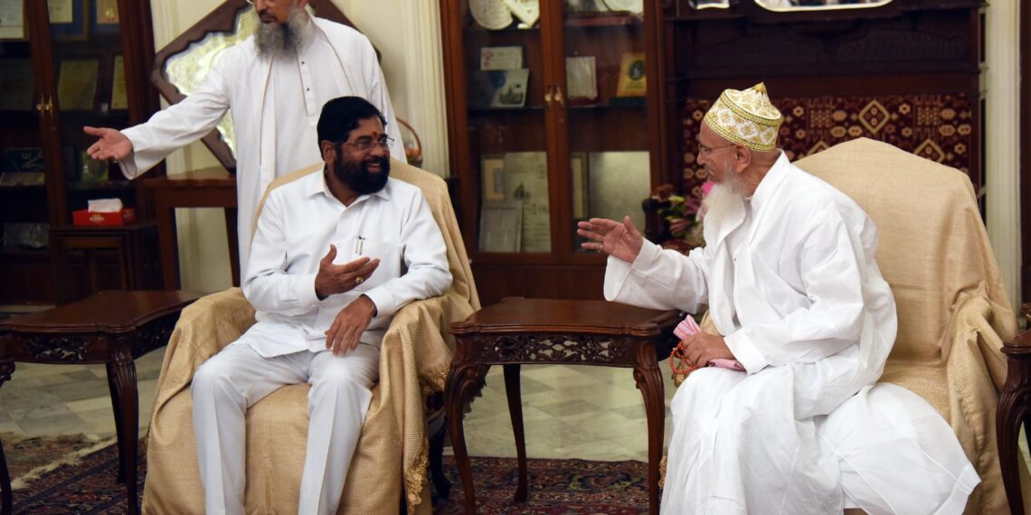 मुख्यमंत्री एकनाथ शिंदे यांनी घेतली दाऊदी बोहरा समुदयाचे नेते सय्यदना अली कदर मुफद्दल सैफुद्दीन यांची सदिच्छा भेट