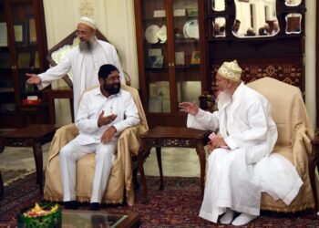 मुख्यमंत्री एकनाथ शिंदे यांनी घेतली दाऊदी बोहरा समुदयाचे नेते सय्यदना अली कदर मुफद्दल सैफुद्दीन यांची सदिच्छा भेट