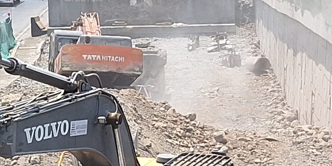 प्रदूषणामुळे उड्डाणपुलाचे तोडकाम थांबविण्याची कॉंग्रेसची मागणी