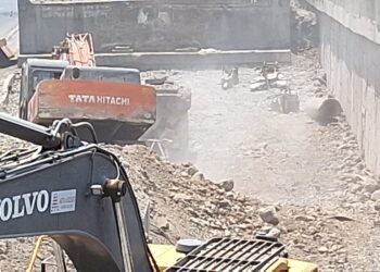 प्रदूषणामुळे उड्डाणपुलाचे तोडकाम थांबविण्याची कॉंग्रेसची मागणी