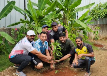 पर्यावरणप्रेमी युगांतर मित्र मंडळाकडून वृक्षारोपणाची परंपरा कायम