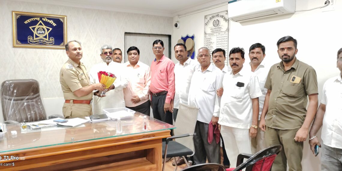 नेरूळच्या वरिष्ठ पोलीस निरिक्षकांची महाराष्ट्र कर्मचारी युनियनने घेतली सदिच्छा भेट