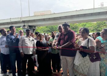 प्रवासी निवारा शेडचे लोकार्पण ज्येष्ठ नागरिकांच्या हस्ते संपन्न