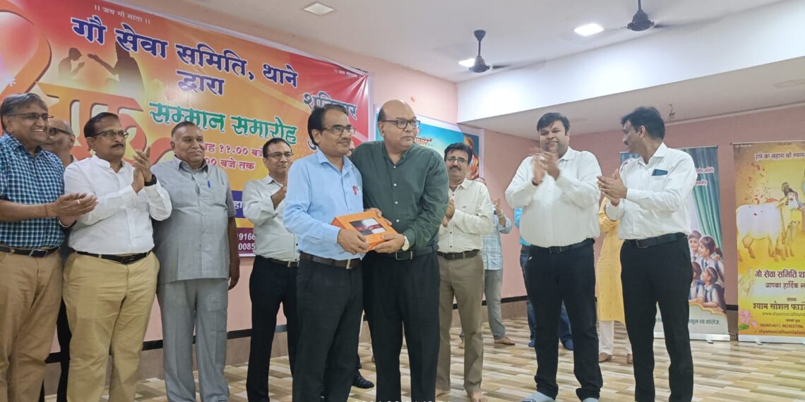 गरजू विद्यार्थ्यांना आर्थिक मदत