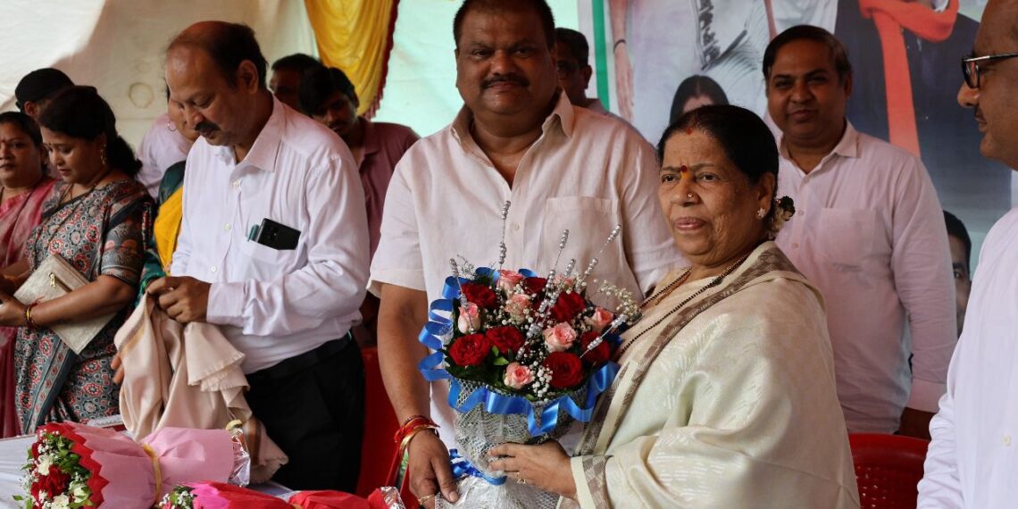 महापालिका शहर अभियंता शिरीष आरदवाड यांच्या हस्ते बहुउद्देशीय इमारतीचे भूमिपूजन