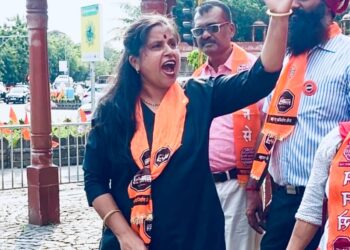 बदलापूर घटनेचा निषेध करण्यासाठी मनसेतर्फे वाशीमध्ये निदर्शने