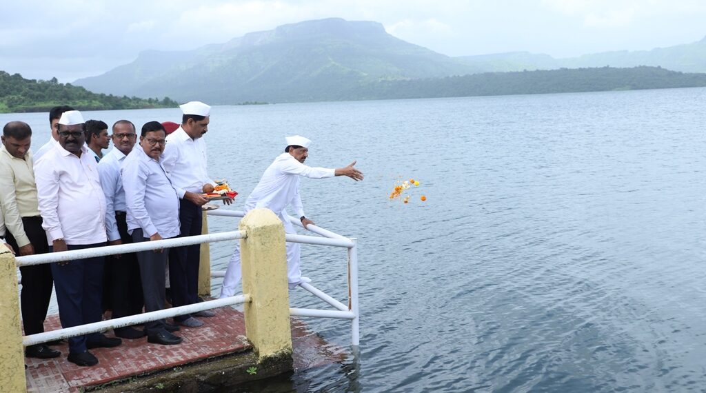 नवी मुंबई महानगरपालिकेच्या मोरबे धरणस्थळी जलपूजन संपन्न