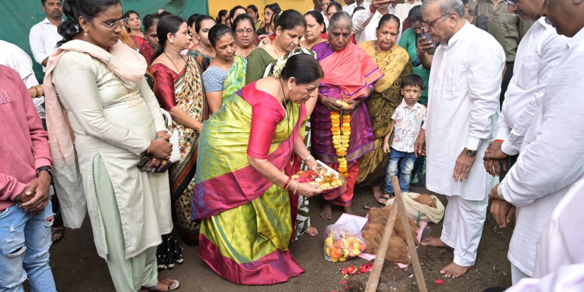आमदार मंदाताई म्हात्रे यांच्या आमदार निधीमधून विविध विकास कामांचा भूमिपूजन महापालिका आयुक्त डॉ. कैलास शिंदे यांच्या हस्ते उत्साहात