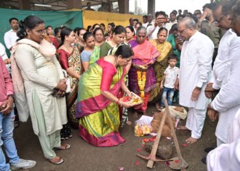 आमदार मंदाताई म्हात्रे यांच्या आमदार निधीमधून विविध विकास कामांचा भूमिपूजन महापालिका आयुक्त डॉ. कैलास शिंदे यांच्या हस्ते उत्साहात