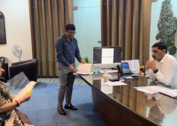 आमदार मंदाताई म्हात्रे यांच्या प्रयत्नांतून उरण फाटा येथील आदिवासी पाड्यातील बांधवांना मिळणार पक्की घरे