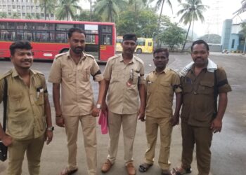 महापालिका परिवहन कर्मचाऱ्यांचे काळ्या फिती लावून आंदोलन