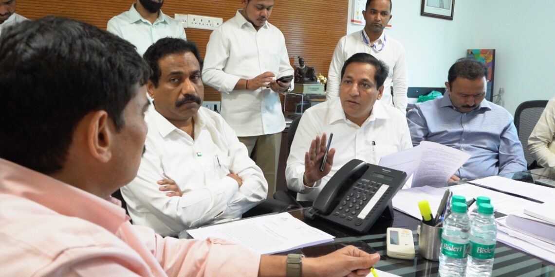 ‘नवी मुंबई प्रकल्पग्रस्तांच्या सूचनांच्या अंतर्भाव करून आजतागायतची सर्व बांधकामे आहे त्या स्थितीत नियमित करावीत, मगच जीआर काढावा’