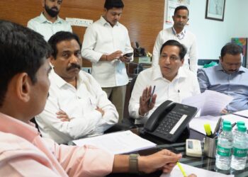 ‘नवी मुंबई प्रकल्पग्रस्तांच्या सूचनांच्या अंतर्भाव करून आजतागायतची सर्व बांधकामे आहे त्या स्थितीत नियमित करावीत, मगच जीआर काढावा’