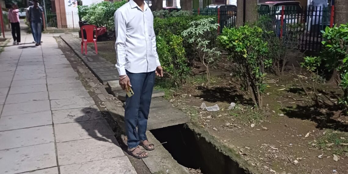 नेरूळ सेक्टर सहामधील तानाजी मालुसरे क्रिडांगणातील खुल्या गटारावर झाकणे बसविण्याची कॉंग्रेसची मागणी