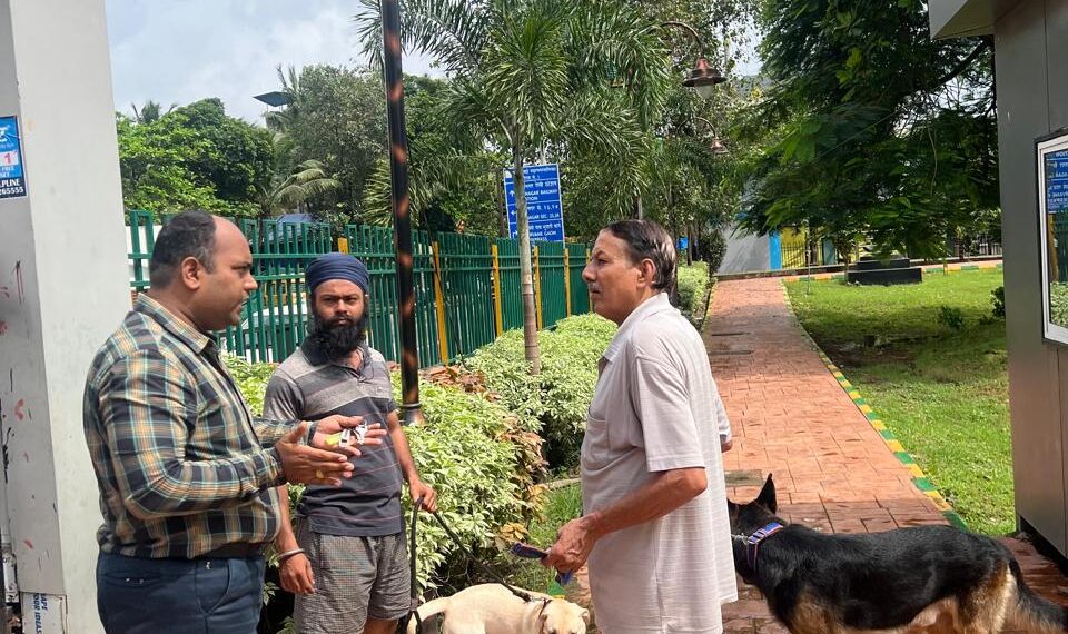 नेरुळ सेक्टर दोनमधील सावर्वझनिक उद्यानात श्वान घेऊन फिरणाऱ्या रहीवाशांना महापालिकेकडून समज