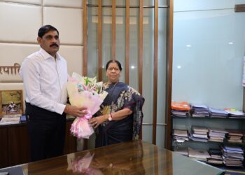 नवी मुंबईतील समस्यानिवारणासाठी आमदार मंदाताई म्हात्रेंनी घेतली पालिका आयुक्तांची भेट