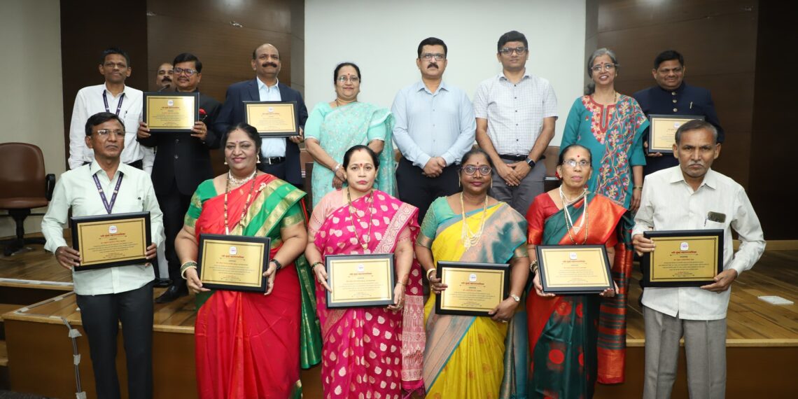 सेवानिवृत्त कर्मचारी-अधिकाऱ्यांचा महापालिकेने केला सन्मान