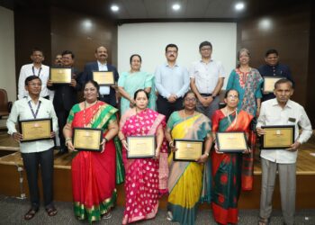 सेवानिवृत्त कर्मचारी-अधिकाऱ्यांचा महापालिकेने केला सन्मान