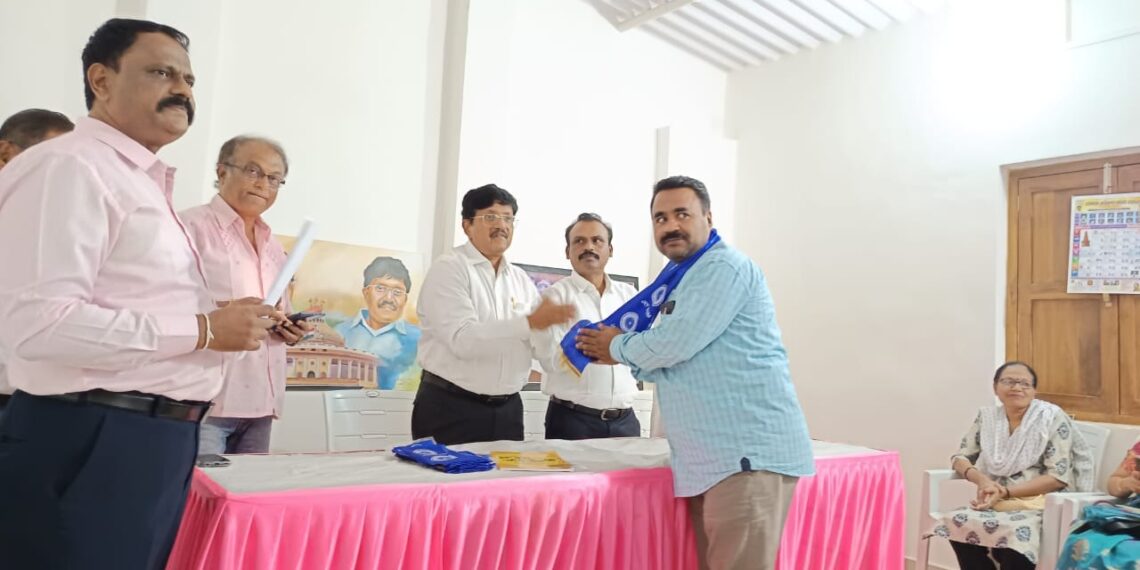 तळागाळातील लोकांसाठी कामे करा : आनंदराज आंबेडकर