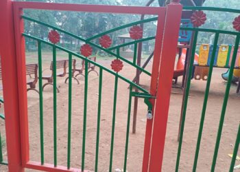 नागरिकांना गैरसोयीचे ठरणारे उद्यानातील टाळे उघडण्याची मागणी