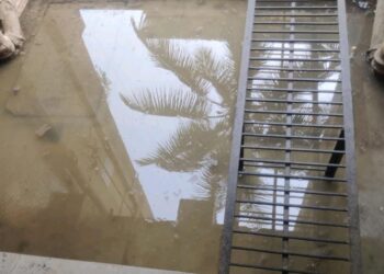 मल:निस्सारणच्या दुर्गंधीचे पाणी अधिकाऱ्यांच्या दालनात पसरविण्याचा राष्ट्रवादीचा इशारा