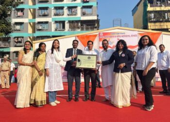 प्रजासत्ताक दिनी  रा. फ. नाईक विद्यालयात योगासनाचा जागतिक विक्रम