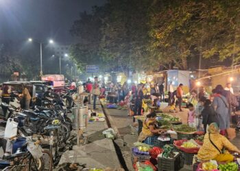 अनधिकृत फेरीवाल्यांना सानपाडा महापालिका विभाग कार्यालयाचा आशिर्वाद