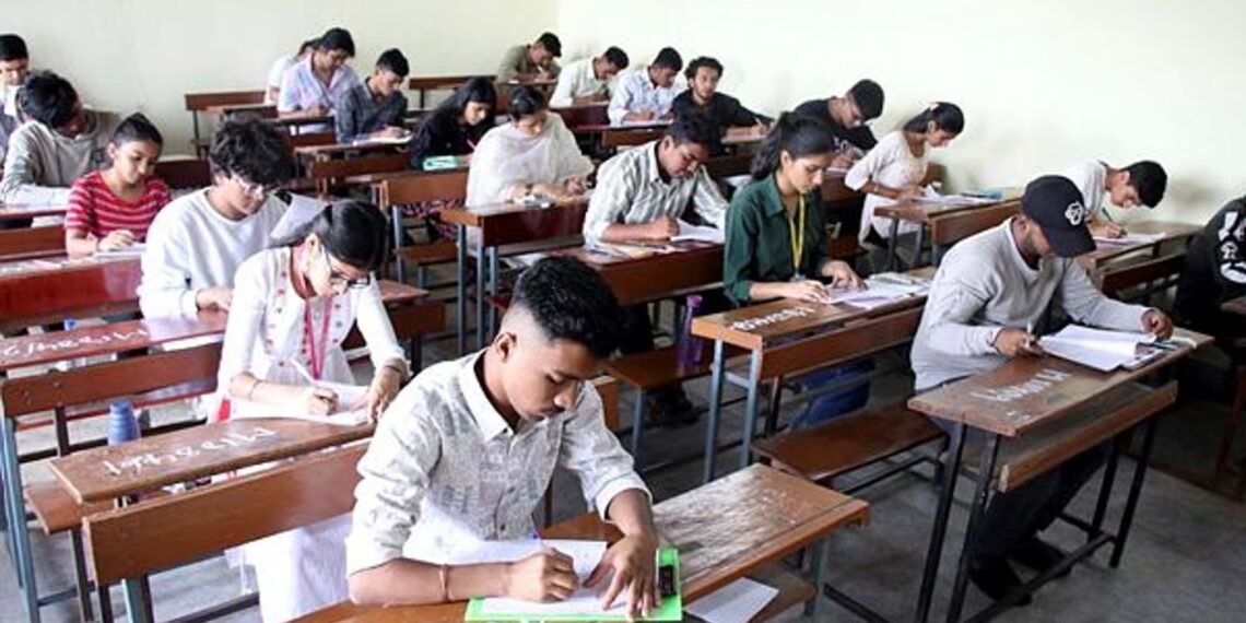 दहावी, बारावी विद्यार्थ्यांची हॉल तिकीटासाठी अडवणूक करु नका