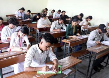 दहावी, बारावी विद्यार्थ्यांची हॉल तिकीटासाठी अडवणूक करु नका