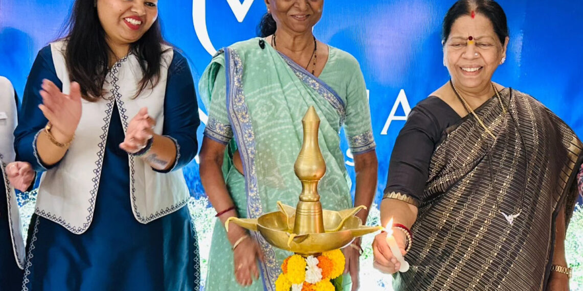                ‘मनुभाई ज्वेलर्स’आयोजित  ज्वेलरी प्रदर्शन सोहळ्याचे आ. मंदाताई म्हात्रेंच्या हस्ते उद्घाटन