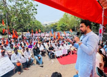 शेकडो सिडको सोडतधारकांना घेऊन मनसेचा सिडकोवर ‘इंजेक्शन मोर्चा’