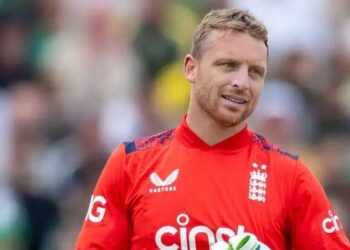 गुजरातचा बेंगळूरूवर आठ विकेट्सने विजय