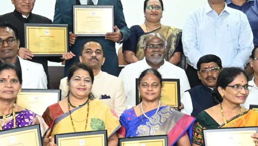 सेवानिवृत्त अधिकारी, कर्मचारी, शिक्षक यांचा महापालिकेत सन्मान