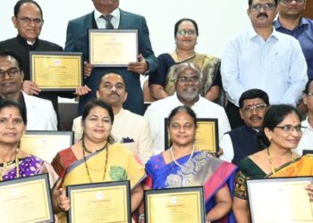 सेवानिवृत्त अधिकारी, कर्मचारी, शिक्षक यांचा महापालिकेत सन्मान