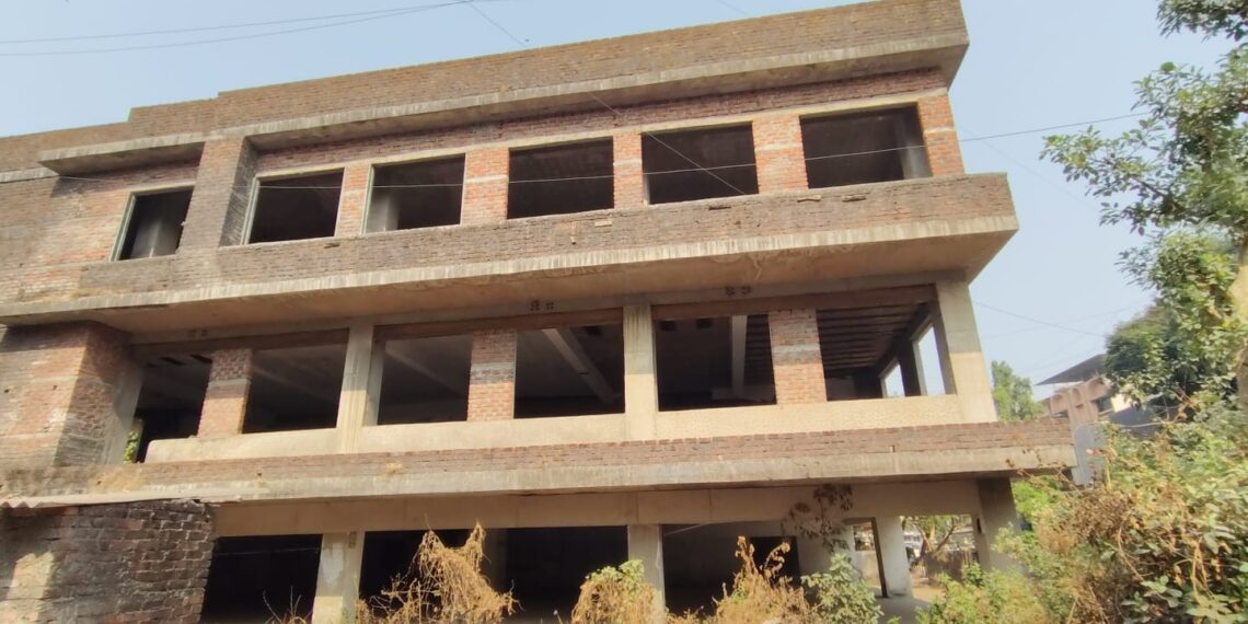 वाशी सेक्टर १४ मधील प्लॉट ४-५ वरील धोकादायक इमारत पाडा : संदीप खांडगेपाटील