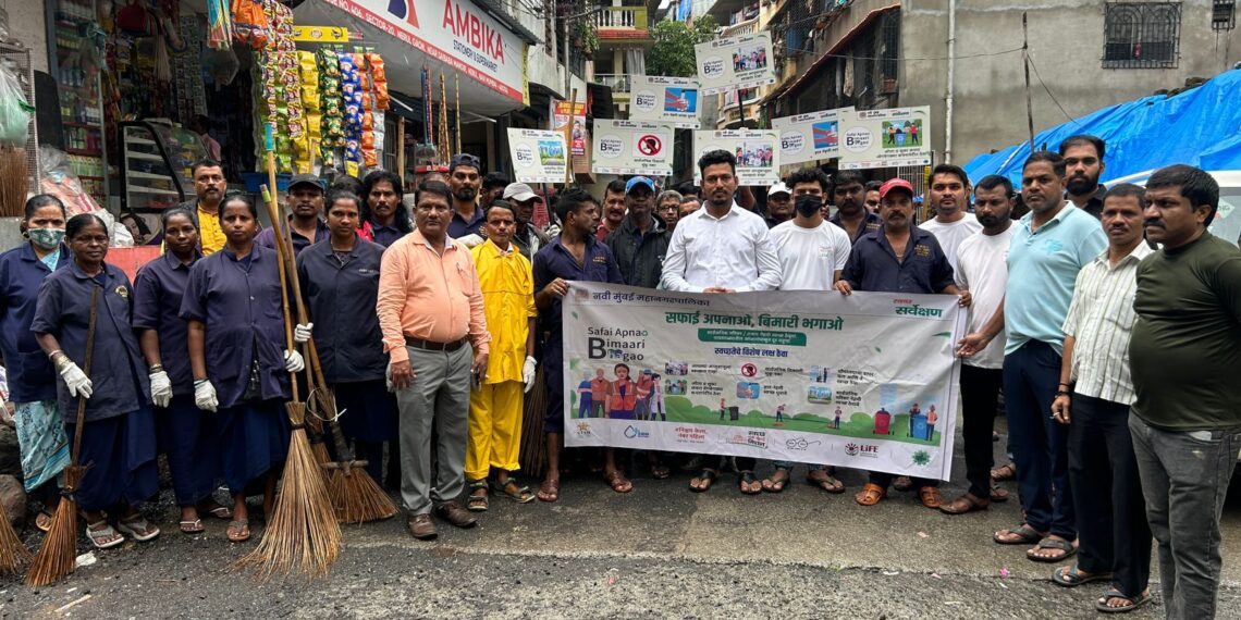 नेरुळ गावठाणात शिवसेनेच्या पुढाकाराने स्वच्छतेचा झंझावात