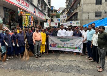 नेरुळ गावठाणात शिवसेनेच्या पुढाकाराने स्वच्छतेचा झंझावात