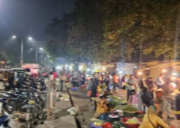 भाजपाच्या पाठपुराव्यानंतरही सानपाडा रेल्वे स्टेशनबाहेरील परिसर फेरीवाल्यांच्या विळख्यात