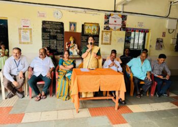 सारसोळे मनपा शाळेत शालेय साहित्याचे वितरण