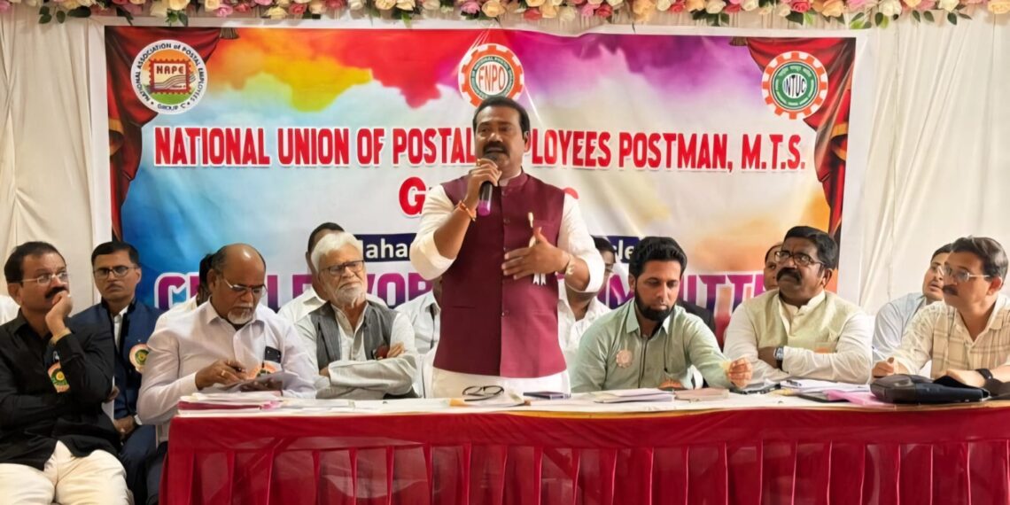 पोस्टल कर्मचाऱ्यांच्या मी सदैव मागे : महेंद्रशेठ घरत