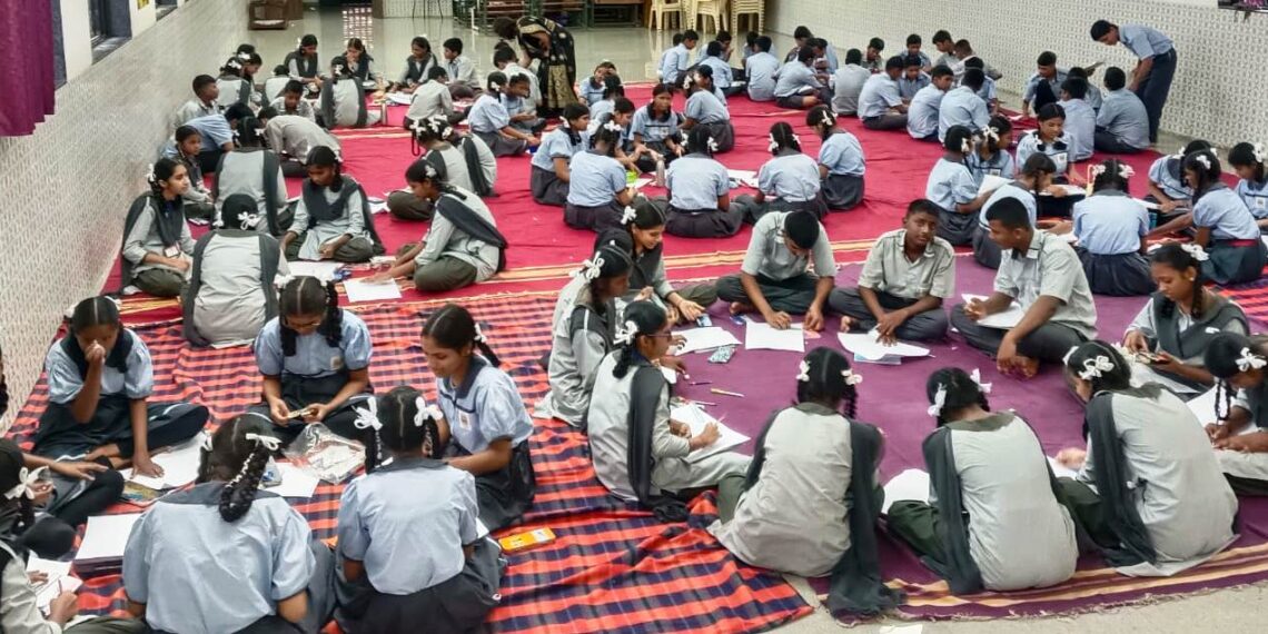 स्वच्छता पोस्टर स्पर्धेत ५ हजारहून अधिक विद्यार्थ्यांनी साकारल्या चित्रमय स्वच्छता संकल्पना