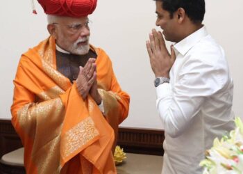 पंतप्रधानांनी दुसऱ्यांदा ‘ काय भाऊ’  म्हणून संबोधताच खासदार डॉक्टर श्रीकांत शिंदे सुखावले…!