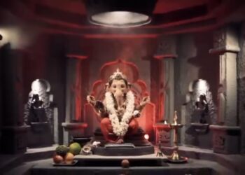 चुन्यापासून बनवलेला राजवाडा व चिनी मातीपासून बनवलेला बालगणेशाचा पर्यावरण पूरक देखावा