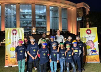 सोनेरी प्रकाशात प्रकाशीत करून बाल कर्करोग जागरुकता दिन साजरा