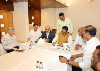 कामगार नेते महेंद्रशेठ घरत यांच्यामुळे ‘शेरॉन’च्या कामगारांना अकरा हजार रुपयांची पगारवाढ !