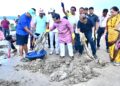 मंत्री नितेश राणे यांच्या उपस्थितीत वर्सोवा वेसावे समुद्र किनाऱ्यावर स्वच्छता अभियान
