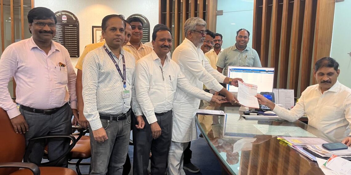 परिवहन विभागातील कर्मचाऱ्यांच्या सानुग्रह अनुदानासह अन्य समस्या सोडविण्यासाठी प्रशासनाला साकडे