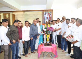 ‘सुखकर्ता’वर कॉंग्रेस कार्यकर्त्यांचा जल्लोष!