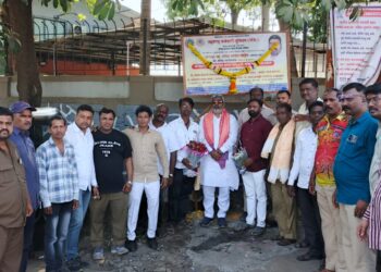 एनएमएमटीच्या आसूडगाव डेपो प्रवेशद्वारावर महाराष्ट्र कर्मचारी युनियनच्या नामफलकाचे अनावरण