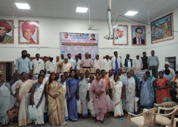 साडी-चोळी, वस्त्रदानाने जुन्नरमध्ये इंदिरा गांधींचा स्मृतीदिन साजरा